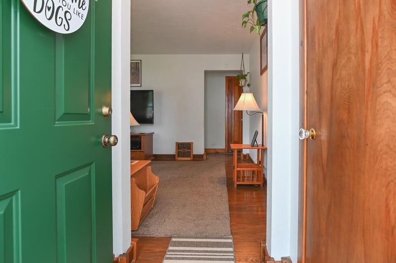 1036 Thrush St, Green Bay, WI 54303-4334