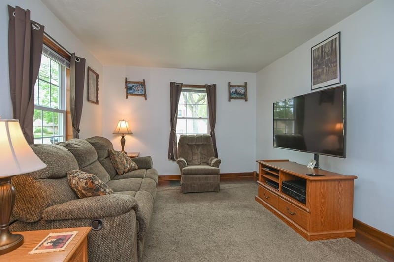 1036 Thrush St, Green Bay, WI 54303-4334