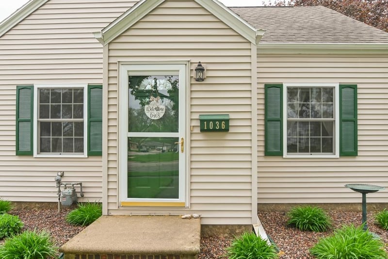 1036 Thrush St, Green Bay, WI 54303-4334