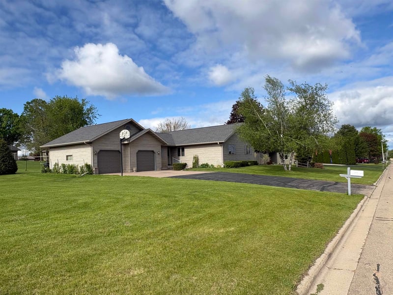 410 Cedar St, Bonduel, WI 54107