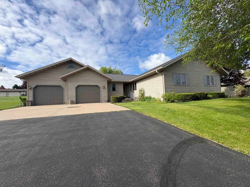 410 Cedar St, Bonduel, WI 54107