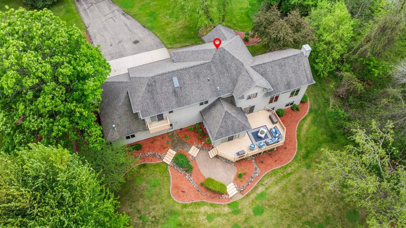 W8678 Hillview Rd, Hortonville, WI 54944