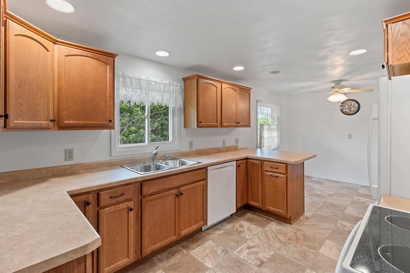 1731 Oakridge Pl, Neenah, WI 54956