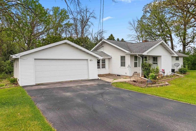 1731 Oakridge Pl, Neenah, WI 54956