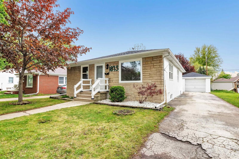 1875 Smith St, Green Bay, WI 54302