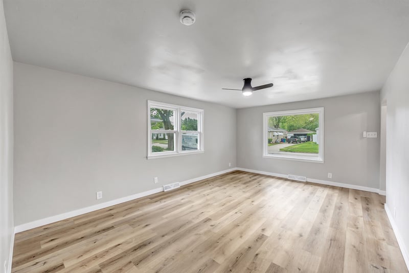 1875 Smith St, Green Bay, WI 54302