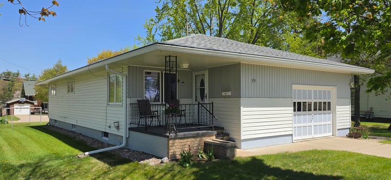 707 5th St, Shawano, WI 54166