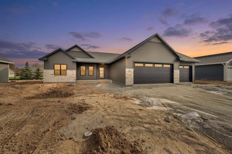 2871 Stelor Dr, Green Bay, WI 54311