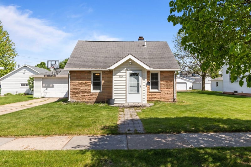 125 John St, Kimberly, WI 54136