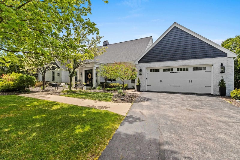 4570 Choctaw Trl, Green Bay, WI 54313-9510