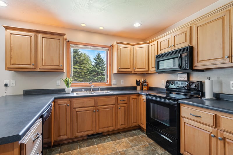 N1778 Reimer Dr, Greenville, WI 54942