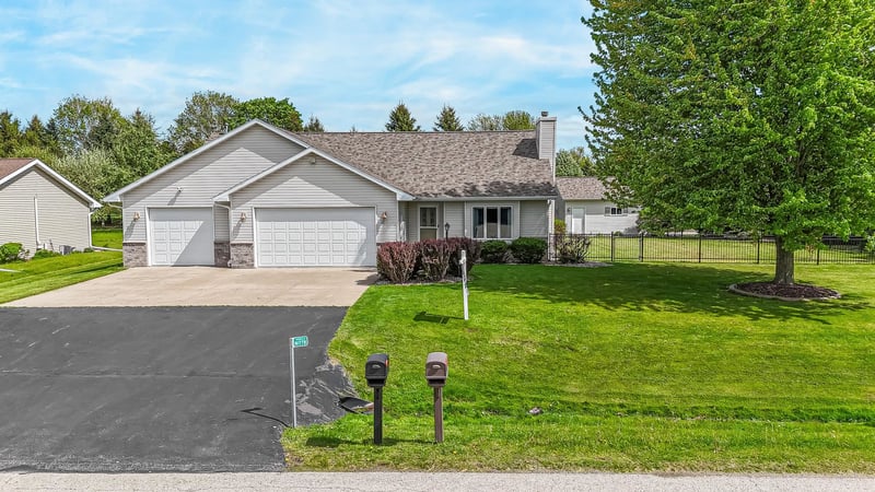 N1778 Reimer Dr, Greenville, WI 54942