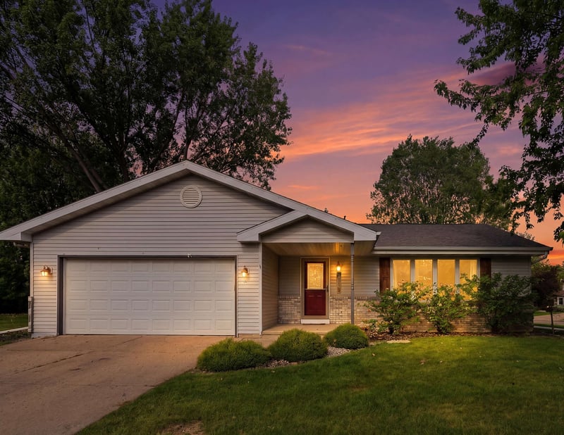 1115 Sawtell Ct, Oshkosh, WI 54902-3380