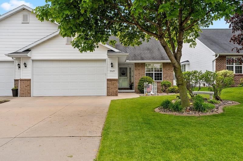 5529 Brookview Dr, Appleton, WI 54913