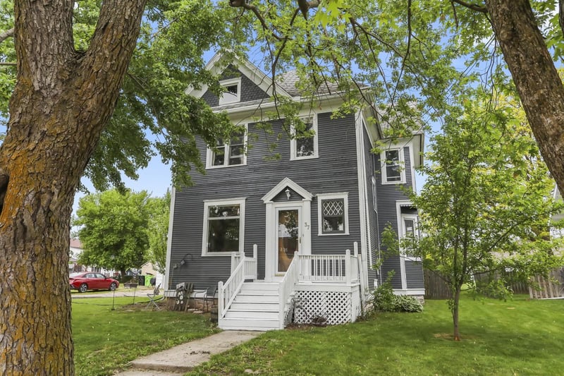 37 6th St, Hilbert, WI 54129