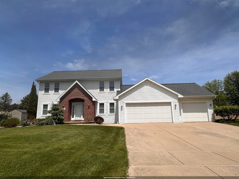 2704 Brookview Dr, Green Bay, WI 54313