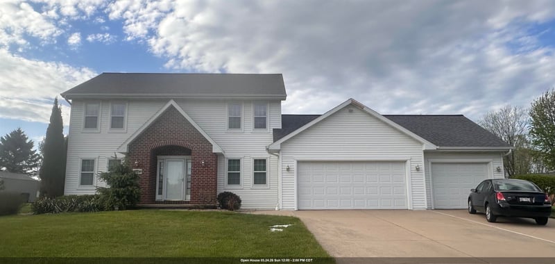 2704 Brookview Dr, Green Bay, WI 54313