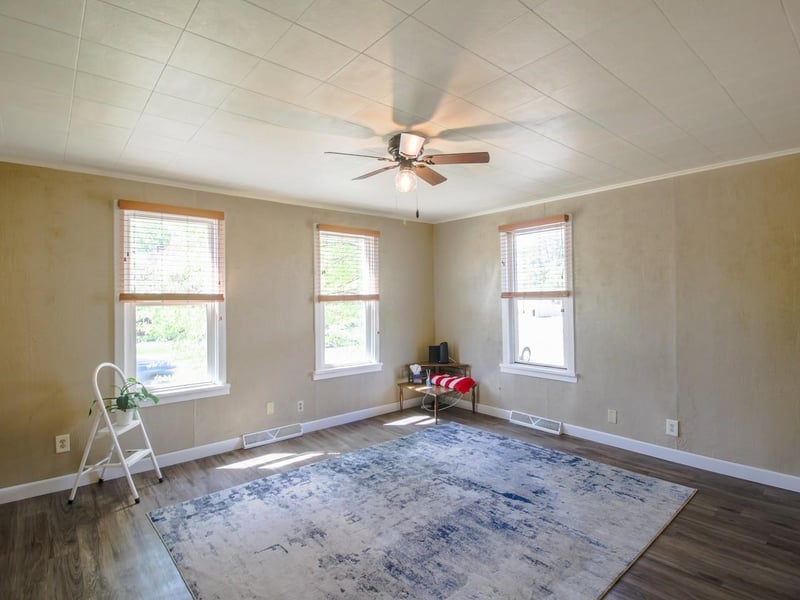 712 9th Ave, Oshkosh, WI 54902