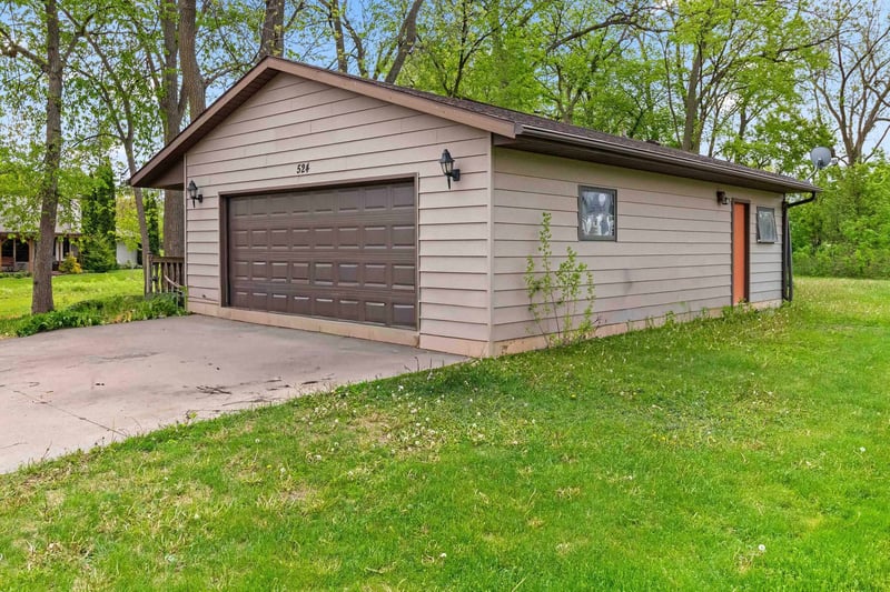 524 Ontario St, Omro, WI 54963