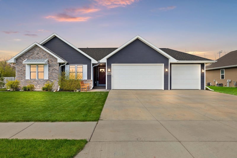 1138 Thorn Creek Dr, Hilbert, WI 54129