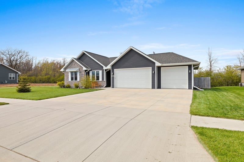 1138 Thorn Creek Dr, Hilbert, WI 54129