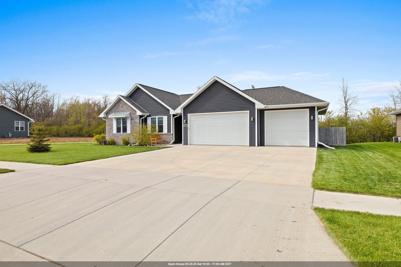 1138 Thorn Creek Dr, Hilbert, WI 54129