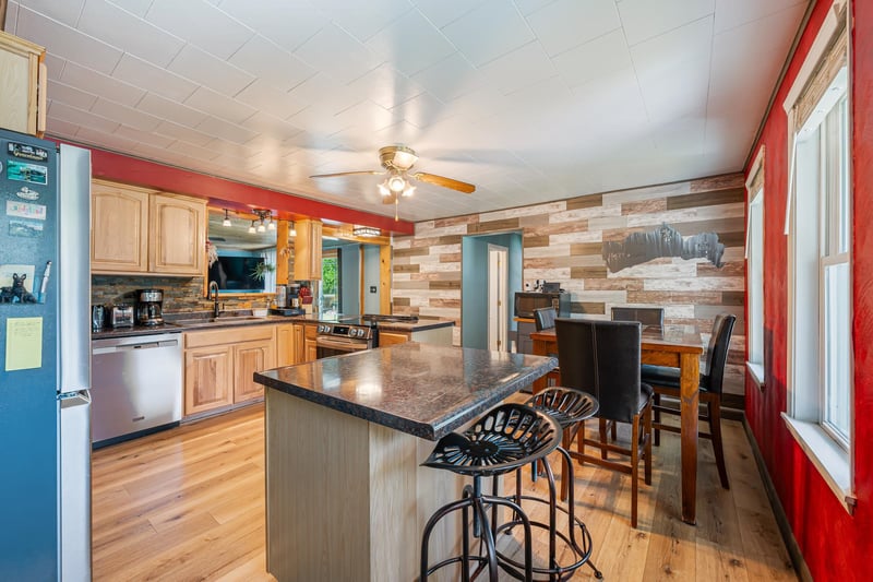 806 Willow St, Winneconne, WI 54986