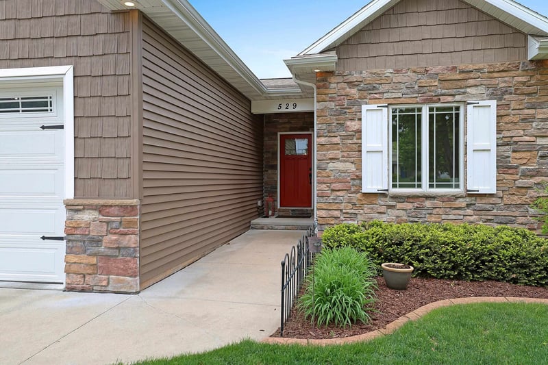 529 Golf Side Ct, Hortonville, WI 54944