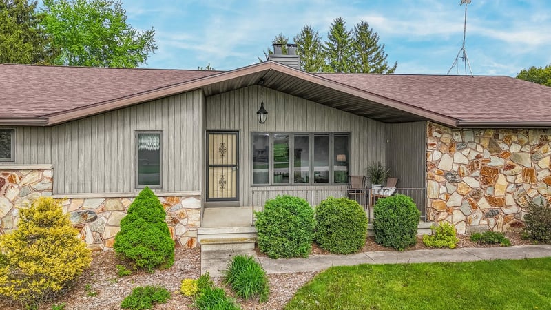 N8060 Maass Rd, Seymour, WI 54165