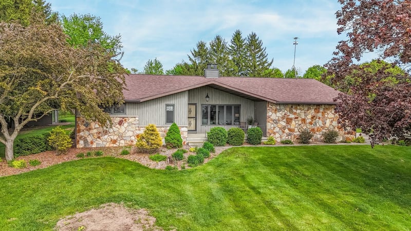 N8060 Maass Rd, Seymour, WI 54165