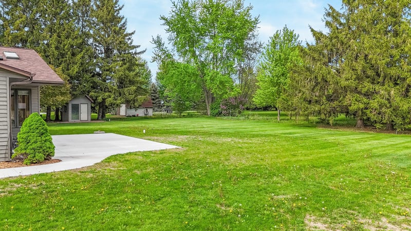 N8060 Maass Rd, Seymour, WI 54165