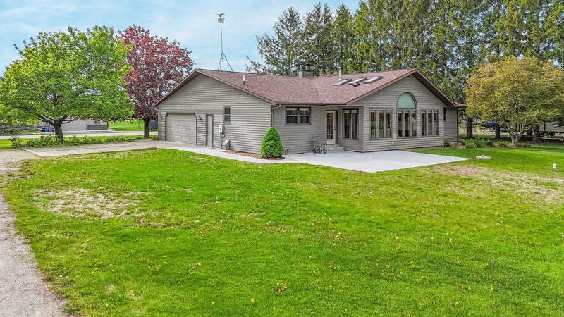 N8060 Maass Rd, Seymour, WI 54165
