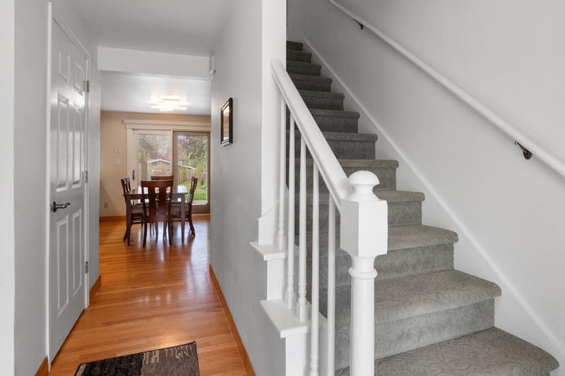 490 Tyrolian Dr, Green Bay, WI 54302-9999