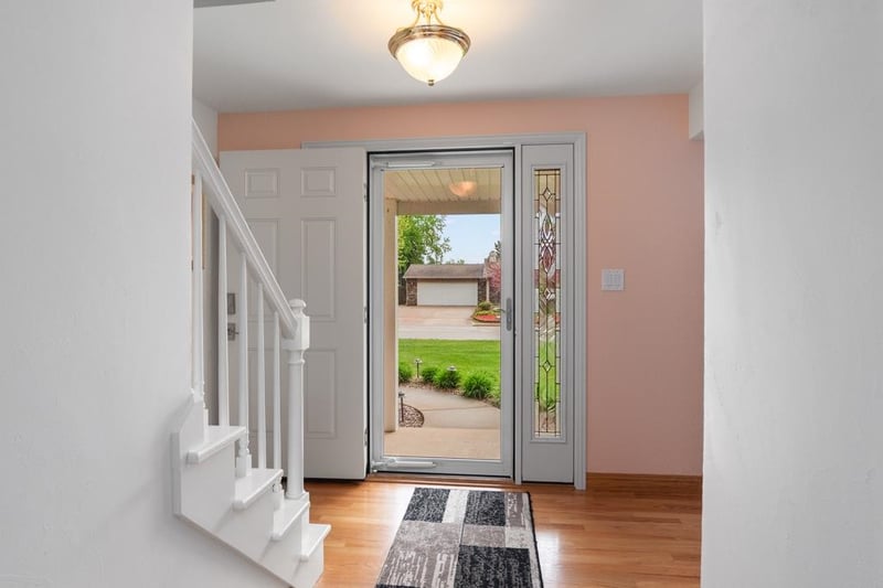 490 Tyrolian Dr, Green Bay, WI 54302-9999