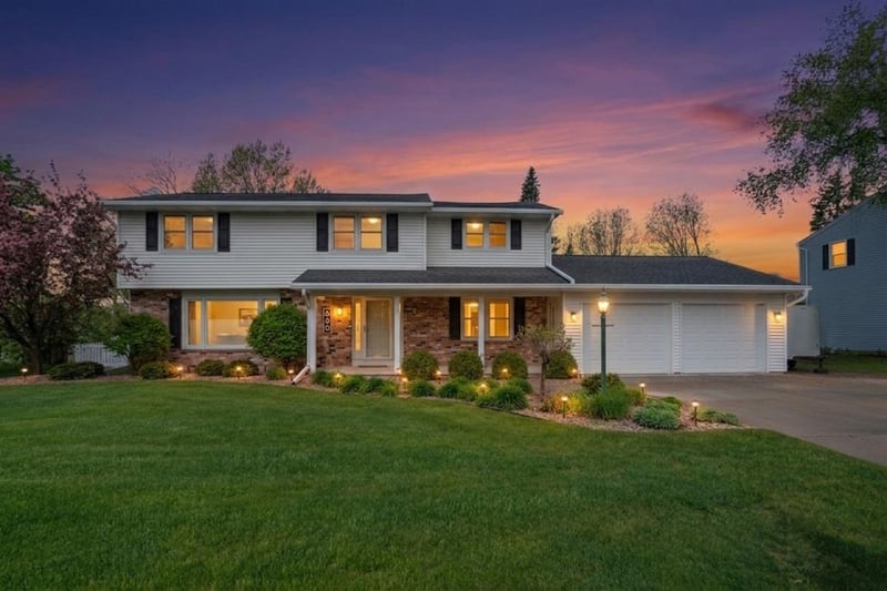 490 Tyrolian Dr, Green Bay, WI 54302-9999