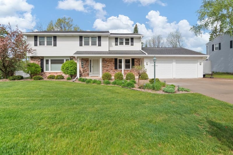 490 Tyrolian Dr, Green Bay, WI 54302-9999