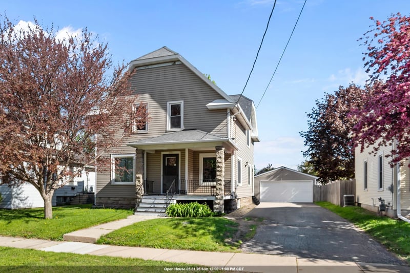 242 14th Ave, Oshkosh, WI 54902