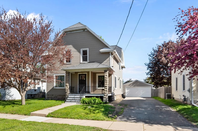 242 14th Ave, Oshkosh, WI 54902