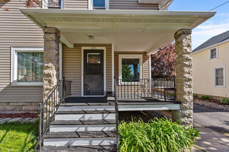 242 14th Ave, Oshkosh, WI 54902