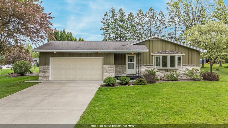 324 Parkway Dr, Brillion, WI 54110