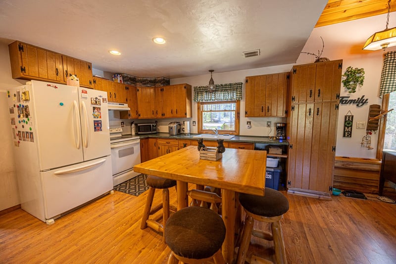 13131 State Hwy 64, Suring, WI 54174