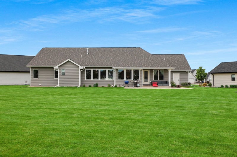 2000 Dobby St, De Pere, WI 54115