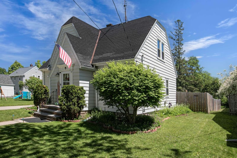 1738 Erb St, Appleton, WI 54911