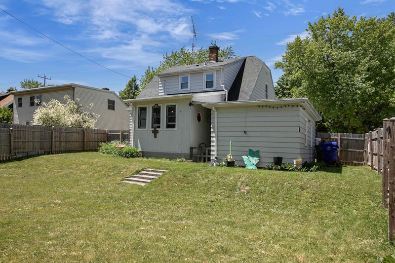 1738 Erb St, Appleton, WI 54911