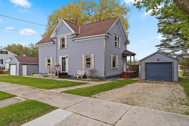 1215 Navarino St, Algoma, WI 54201