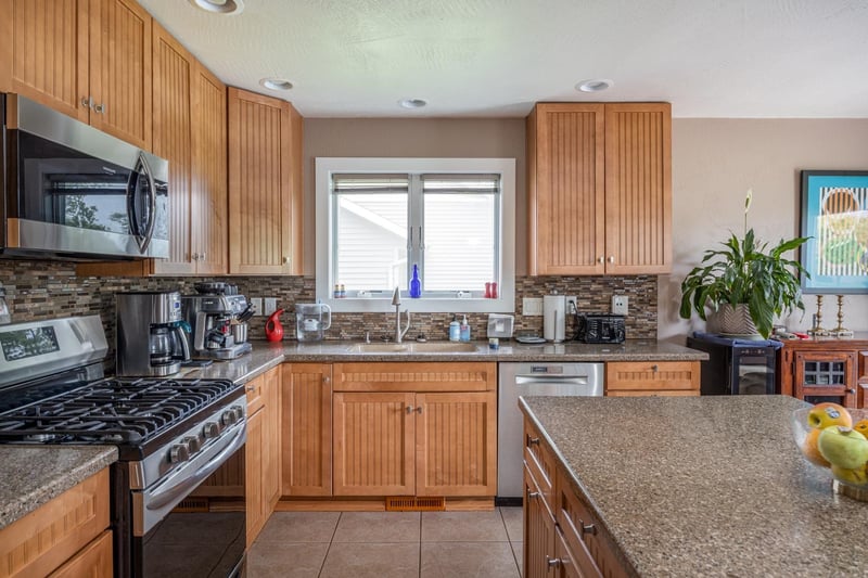 3221 Mockingbird Way, Oshkosh, WI 54904