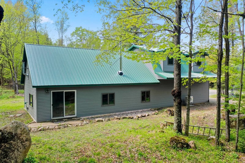 N9968 Hemlock Rd, Birnamwood, WI 54414