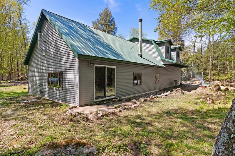 N9968 Hemlock Rd, Birnamwood, WI 54414