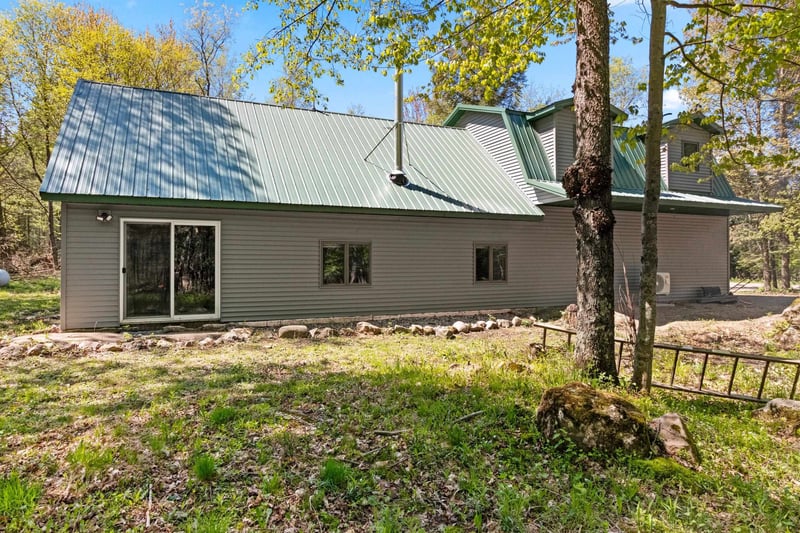 N9968 Hemlock Rd, Birnamwood, WI 54414