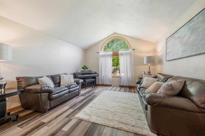 2521 Bishops Ln, Neenah, WI 54956
